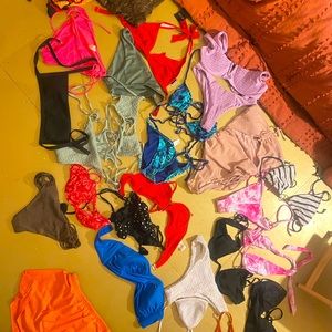 A bunch of bathing suit sets (selling as a package) 👙🏝🏖